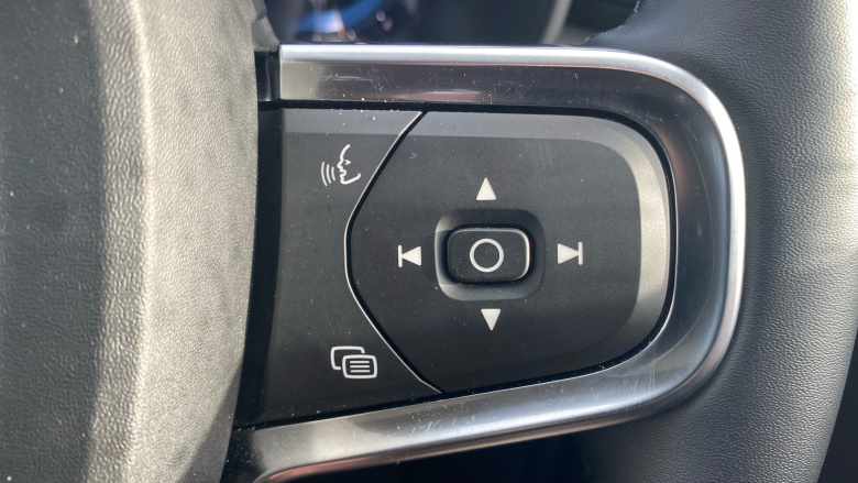 Volvo XC40 2.0 B3P Ultra Dark 5dr Auto Petrol Estate